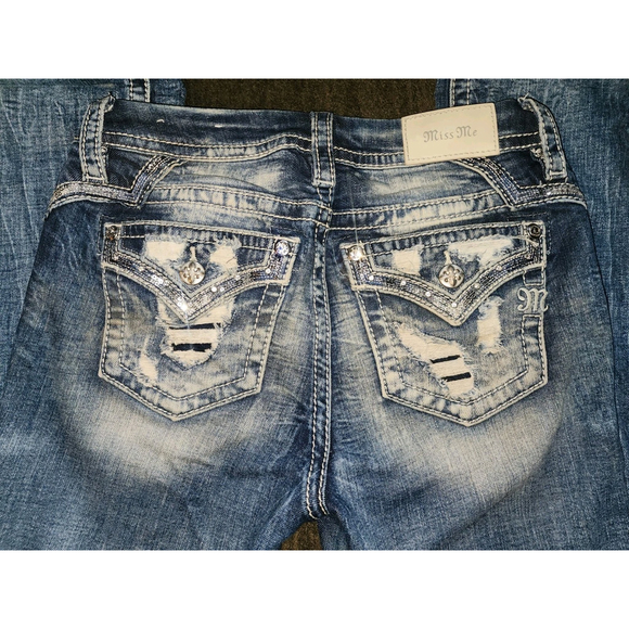 Miss Me Women's Buckle Embellish Jeans Sz 26 Mid-Rise Straight Bling embroidery - Picture 1 of 16